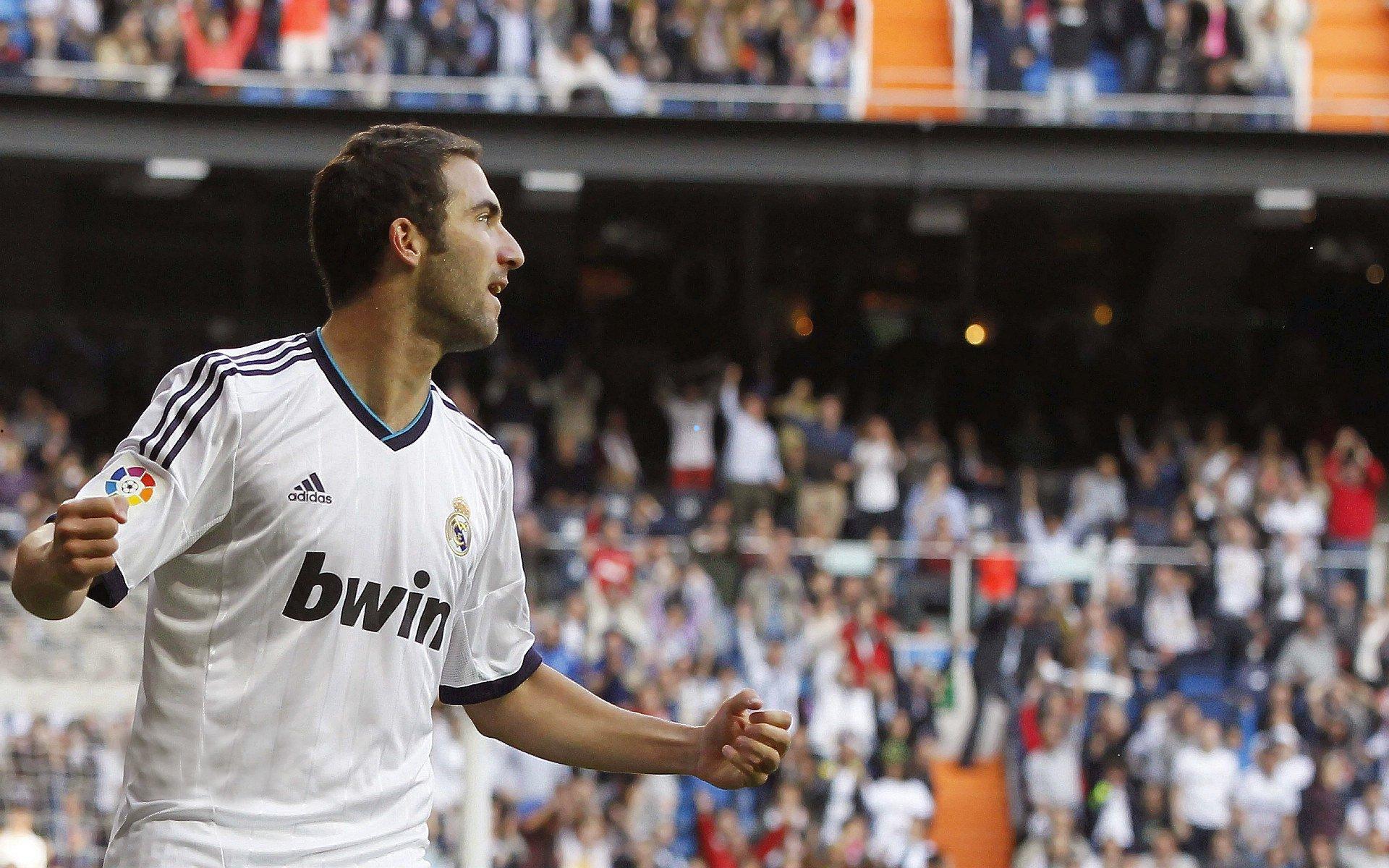 雷迪克透露，詹东全力调整状态，赛前判定是否出战